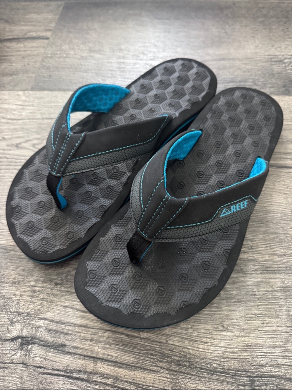 Reef Men's The Ripper Black & Blue flip-flop sandals Size 8